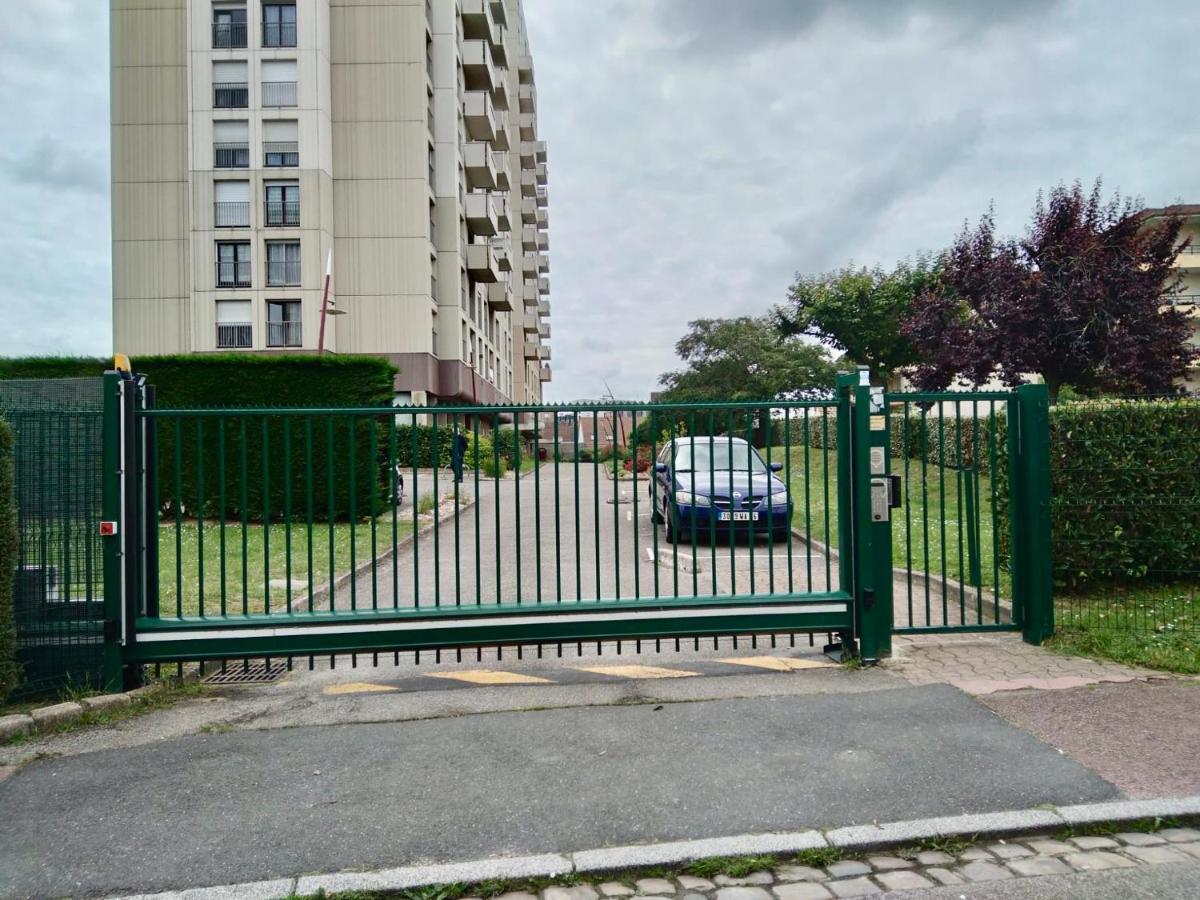 Grand F2 De 47M2 Au 15Eme Etage Dans Une Residence Tres Calme - 017 Rouen Kültér fotó